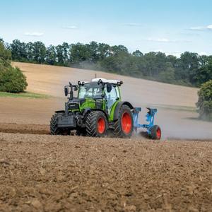 Acheter un tracteur Fendt 200 Vario de qualité supérieure pour l'agriculture moderne Option de livraison rapide Prix de gros et longue durée - Product Image 2