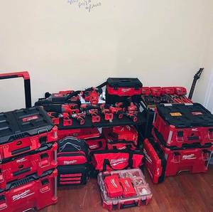 Venta al por Mayor de Kit Combinado de 15 Herramientas Milwaukee XT1501 M18 FUEL 18V LXT, Taladro Percutor y Atornillador de Impacto, Nuevo - Product Image 4