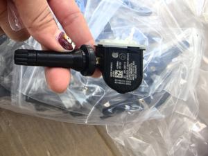 Sensor de presión de neumáticos original OEM 13598773 TPMS 433MHz para GMC Buick Chevy - Product Image 1