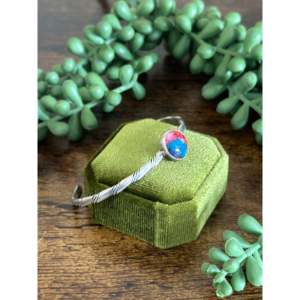 Bracelet manchette en argent sterling avec turquoise rose Mohave, fait main par des artisans Navajo - Product Image 3