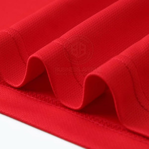 T-shirt de sport extensible, confortable et de qualité, avec une sensation légère et une coupe équilibrée - Product Image 5