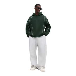 เสื้อพูลโอเวอร์ผู้ชายทรงโอเวอร์ไซส์ สไตล์ไฮสตรีท แต่งขอบตัดสี ซิลิโคนรักษ์โลก แห้งเร็ว ระบายอากาศดี ตะเข็บกลับด้าน ขอบแขนเสื้อแบบริบ - Product Image 3