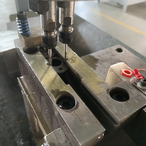 자동 <span class=keywords><strong>T</strong></span> 타입 다축 드릴링 태핑 머신 스크류 터미널 자동 CNC 수직/수평 드릴링 머신 - Product Image 3