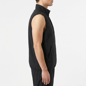 Gilet coupe-vent moderne et élégant sans manches en polyester avec col montant et poche avant pour hommes, fabriqué au Pakistan - Product Image 2