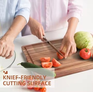 Tabla de cortar de madera con un diseño artesanal natural y resistente, ideal para preparar alimentos en la cocina y para uso doméstico refinado. - Product Image 2