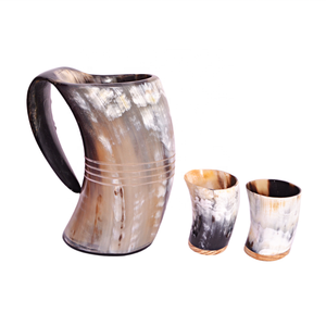 Gobelet en corne naturelle fabriqué à la main tasse à corne à boire sculptée médiévale avec poignée Viking Shot Cup - Product Image 1