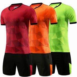 Uniformes de Fútbol Personalizados con Impresión de Logotipo Gratuita, Transpirables, de Secado Rápido, 100% Poliéster, Conjunto de Camiseta Deportiva, Todas las Tallas Disponibles - Product Image 4