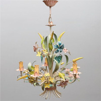 Porte-bougie floral en métal fait à la main avec finition antique |   Centre de table rustique en fer forgé avec motif de vigne de fraises sauvages et bougie conique