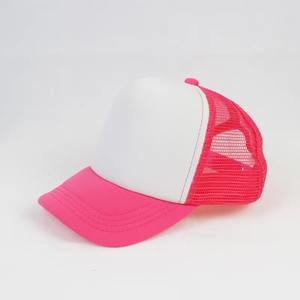 Chapeau de sport d'été décontracté avec logo 3D personnalisé Casquettes de camionneur incurvées en mousse pour l'extérieur Casquettes de baseball à bord classique et tendance - Product Image 1