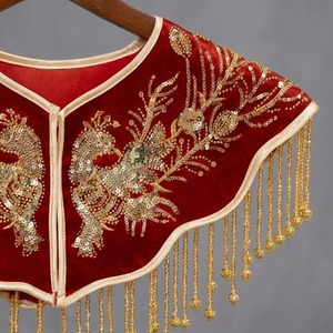 Capelet en velours rouge avec broderie de paon doré et franges de perles, style classique personnalisable - Product Image 5