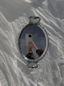 Bandeja de Servicio Ovalada de Metal con Acabado Plateado Clásico y Asas Decorativas para Hoteles, Restaurantes, Servicio de Buffet y Uso Diario en el Hogar - Product Image 4