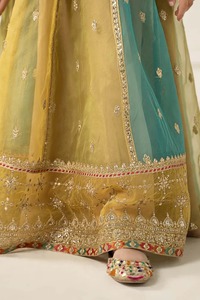 Charmante robe formelle pakistanaise pour filles, ornée de lehenga choli, pantalon droit pour les fêtes de l'Aïd, les mariages, la protection solaire - Product Image 5