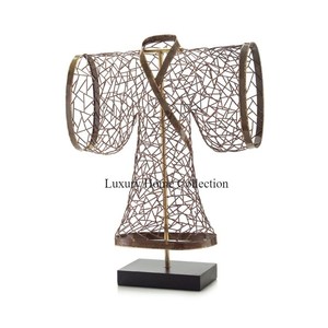 Sculpture en métal plaqué or d'art de travail contemporain unique moderne de nouveau modèle avec la base noire du fournisseur indien dans le bas prix - Product Image 6
