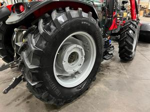 Tractor de ruedas Massey Ferguson 4710 4WD usado fiable a la venta en Stock - Product Image 5