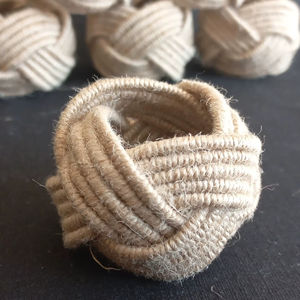 Porte-serviettes en rotin simple pour la mise en place quotidienne de la table à manger et la décoration de la cuisine à domicile avec un style naturel tissé à la main en provenance d'Inde - Product Image 1