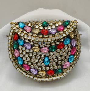 Cierre de solapa de embrague de diseño indio tradicional metálico hecho a mano forro de seda portátil duradero plegable para uso de noche de boda - Product Image 2