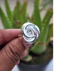 Anillo espiral Sólido 925 Plata esterlina Diseño de remolino Anillo de joyería minimalista hecho a mano para mujer Regalo para ella - Product Image 1