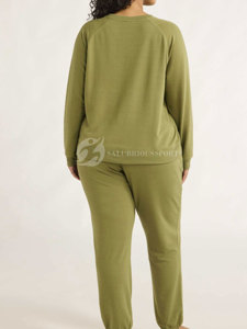 Ensemble de survêtements d'hiver en coton biologique 100% pour femmes, coupe régulière, streetwear, uni, deux pièces, vente en gros à partir de Sialkot - Product Image 2