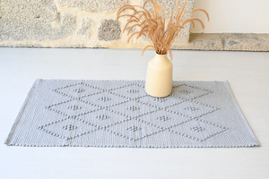 Petit tapis gris tissé à la main tapis en coton de style vintage fait à la main lavable et personnalisé pour salon chambre à manger et chambre d'enfants - Product Image 5
