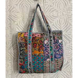 Bolso Tote Acolchado con Estampado Floral y Patchwork, Impreso a Mano, Cierre Abierto, Ligero, Grande, para Uso Diario en Invierno, Multicolor - Product Image 1