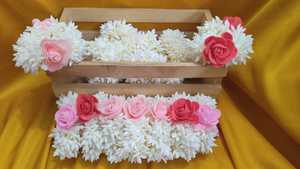 Banda de mano de Rosa Artificial para mujer, banda de muñeca para Indio y paquistaní, Sangeet Haldi y boda, cabello de jazmín de plástico, Gajra - Product Image 3