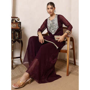 Conjunto Coordinado Indo Occidental para Mujer, Chiffon Color Vino Brillante, Kurta con Parche Bordado en el Cuello, Pantalones Palazzo Tres Cuartos, Estilo Indo Occidental - Product Image 1