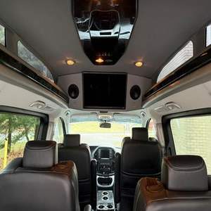 Furgoneta de Lujo Convertida BenzMetris Explorer 2023, Furgoneta Convertida con Capacidad para 7 Personas - Product Image 6