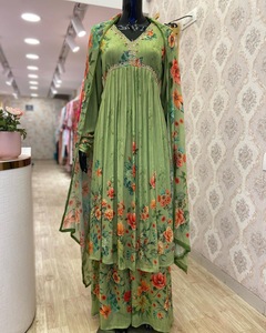 Beau haut de travail manuel coupé par Alia avec refoulé en quantité en vrac par le grossiste Fabzone - Product Image 1