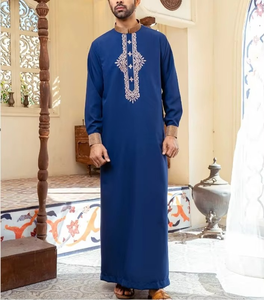 Vente en gros de nouvelles robes arabes pour hommes à manches longues brodées, dernier style, couleurs unies, thobes à manches longues personnalisées - Product Image 2