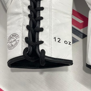 ถุงมือชกมวย Fairtex X Glory รุ่นลิมิเต็ดอิดิชั่น คุณภาพสูงสุด หนังแท้ 100% แบบผูกเชือก สำหรับฝึกซ้อม - Product Image 5