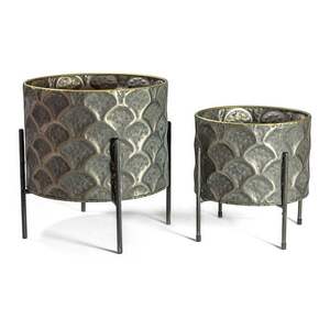 Maceta de metal estilo vintage con soporte, adecuada para interiores rústicos, decoración de casas de campo y hogares con temática antigua. - Product Image 2