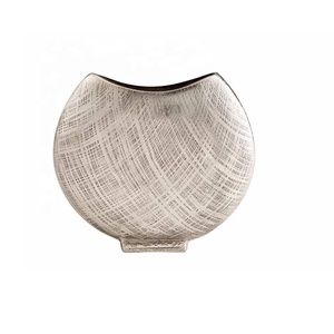 Vente chaude Argent Métal Fleur Vase En Métal Moderne Table Vase Salon Décor En Métal Vase Décoratif Pot De Fleur Décor À La Maison - Product Image 1