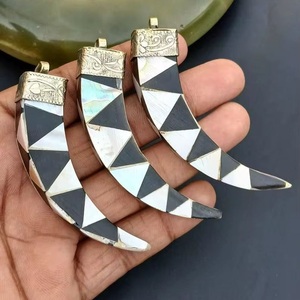 Pendentif en corne de buffle moderne, écologique, fait à la main, avec incrustation en laiton, pour la création de bijoux DIY, thèmes de mariage et d'amour - Product Image 2