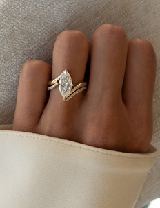 Bague de fiançailles de luxe pour femme en argent sterling 925 plaqué or 18 carats avec moissanite taille marquise couleur D VVS - Product Image 1