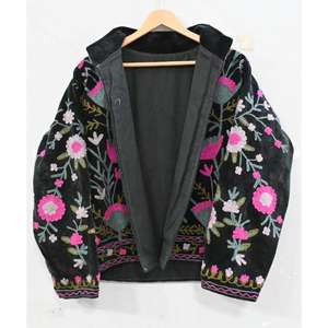 Chaqueta de invierno bohemia de terciopelo para mujer, abrigo étnico de diseñador bordado a mano, elegante y cálido para uso de temporada - Product Image 4