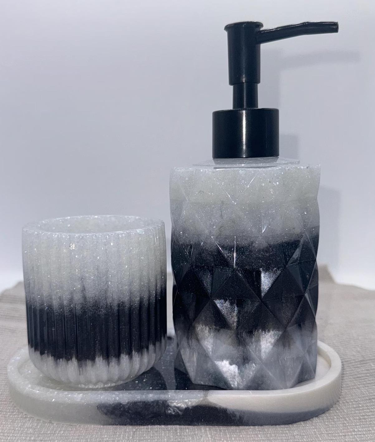 สีขาวและสีดำ