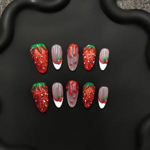Set di chiodi corti per bara di lusso con chiodi a pressione da Aura alla fragola Chic - Product Image 2