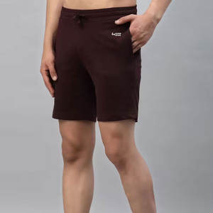 กางเกงขาสั้นออกกำลังกายสำหรับผู้ชายน้ำหนักเบายืดได้สีพื้นและโลโก้ที่ปรับแต่งได้ - Product Image 3