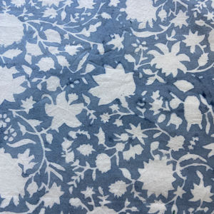 Tela de Algodón Estampada a Mano en Azul Índigo y Blanco con Patrón de Silueta Floral - Product Image 1