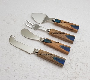 Ensemble de cuisine 3 pièces Ustensiles à fromage en résine Poignée créative et acier inoxydable avec couteau à fromage plaqué argent et épandeur - Product Image 4