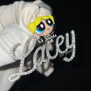 Collier avec pendentif en diamant de laboratoire VVS en or massif 10 carats jaune/blanc/rose, unisexe, avec inscription personnalisée, lettre cursive glacée, pendentif hip-hop en diamant, cadeau - Product Image 2