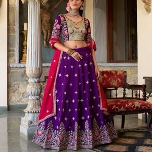 Exquisita Regal Vichitra Silk Lehenga Choli Ropa étnica india tradicional detallada intrincada para fiestas de verano Diwali - Product Image 1