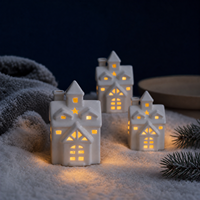 Porte-bougie en porcelaine blanche en forme de maison de Noël, lanterne LED, lampe de nuit en céramique faite à la main, décoration d'intérieur, cadeau de fête, OEM ODM, logo personnalisé
