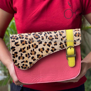 Nouveau sac à bandoulière de Style occidental pour femmes, sac à bandoulière en cuir recyclé fait à la main avec imprimé Animal - Product Image 1