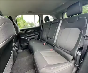 VÉHICULE À VENTE RAPIDE Berline Laredo 6 vitesses automatique 4x4 Sièges en cuir de haute qualité Hybride électrique 8 cylindres 400 ch 5 places - Product Image 3