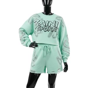Ensemble femme sweat-shirt et short en molleton de coton brossé 320 GSM vert menthe avec logo en strass thermocollé - Product Image 1
