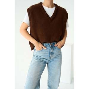 เสื้อสเวตเตอร์คอวีสีดำล้วน - Product Image 2