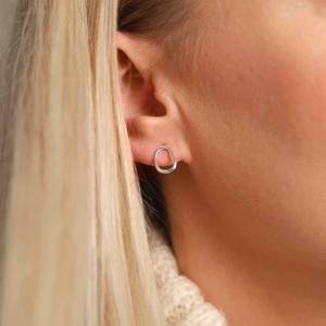 Boucles d'oreilles à triple torsion en argent sterling au design élégant et contemporain pour cadeau de fête de mariage-sans nickel et sans plomb - Product Image 1