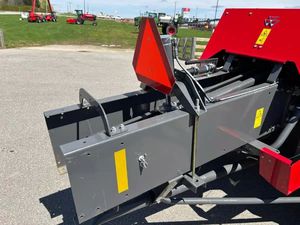 Nueva Empacadora Cuadrada Multifunción Massey Ferguson 1840 de Alto Rendimiento con Trituradora de Pasto y Paja - Product Image 4