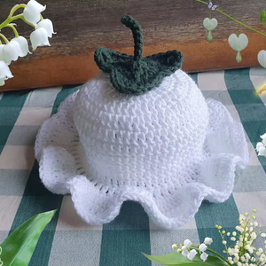 Chapeau Bob Lys de Vallée au design Tulipe Blanche, crocheté à la main, protection solaire hivernale pour le sport, les voyages, le ski, le cyclisme, la pêche et les fêtes - Product Image 1